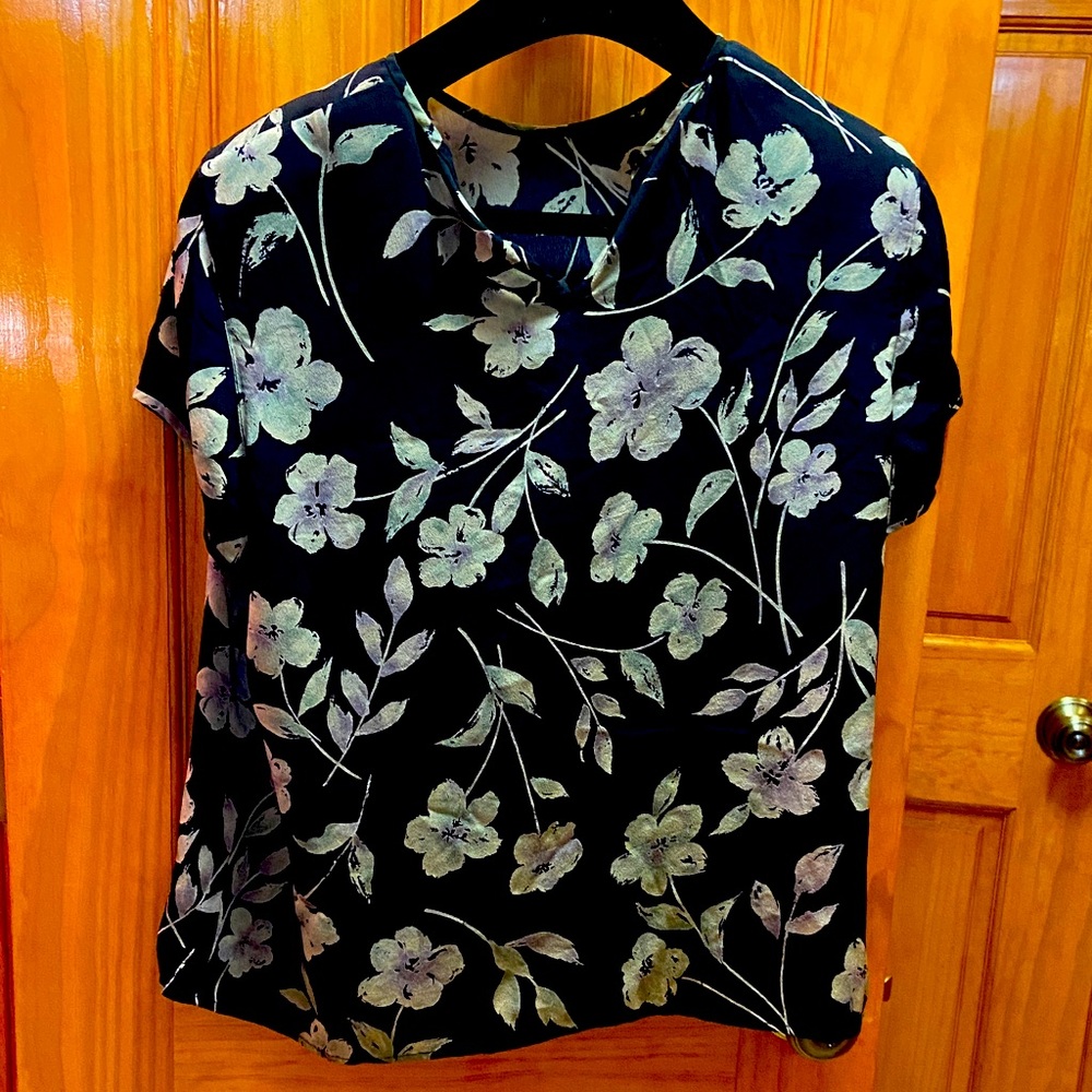 Floral Short Sleeve Women's Top in Navy and White